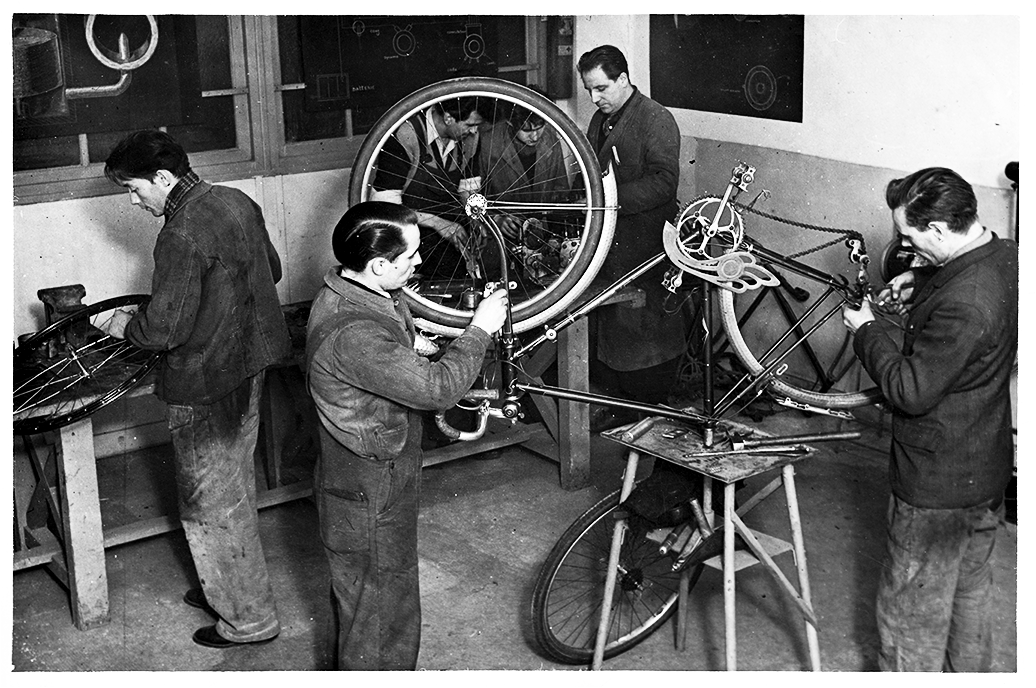 Des stagiaires de la toute nouvelle école de formation, 1946