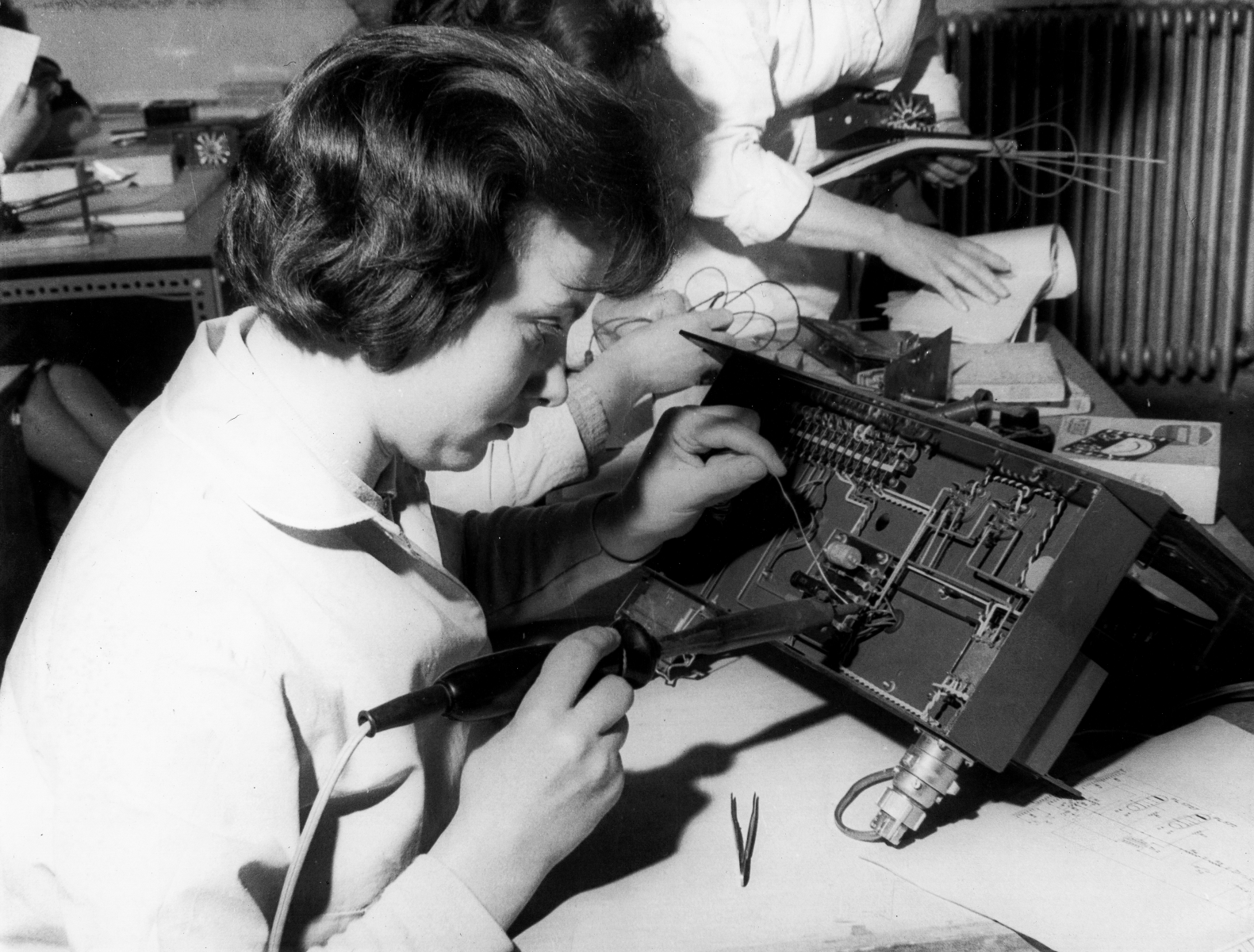 Une stagiaire en électronique de 1950 !